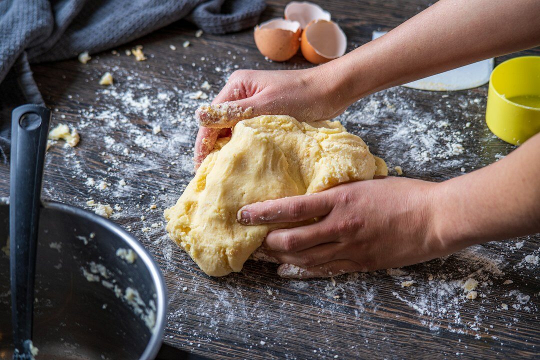 making fresh pasta dough by hand