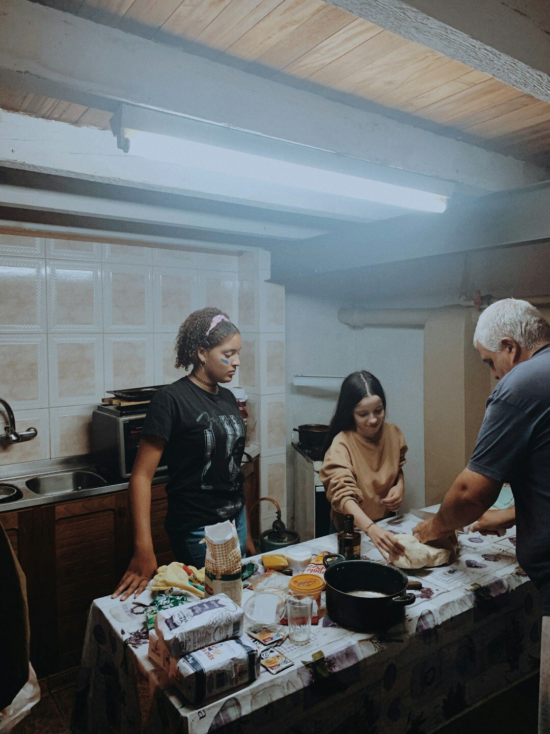 family preparing dinner together